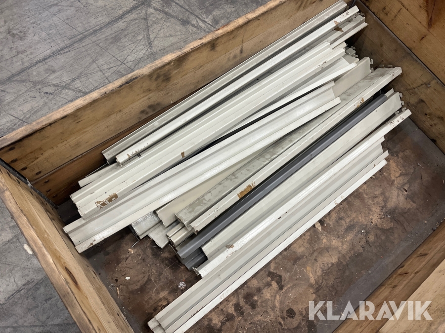 Skenor till hyllplan Ca 25st