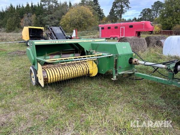 Småbalspress John Deere EO342