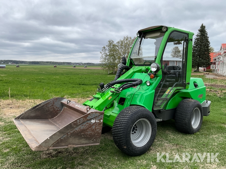 Kompaktlastare Avant 750 med skopa