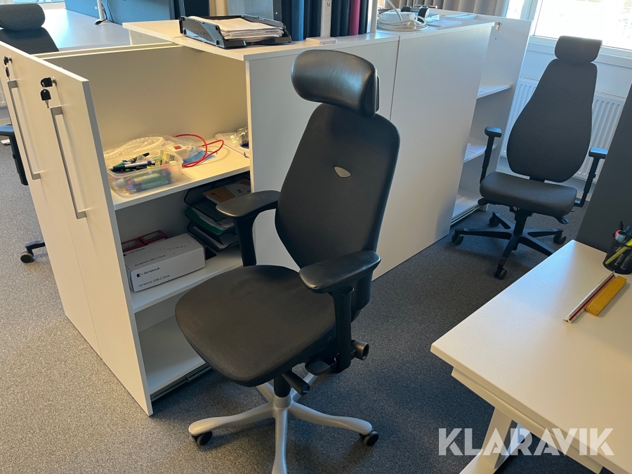 Kontorsmöbler, förvaringshurtsar och stolar 4st