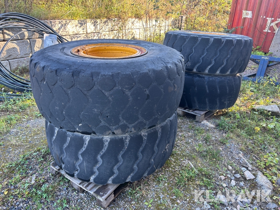 Entreprenaddäck Techking/ REM2 23.5R25 4st