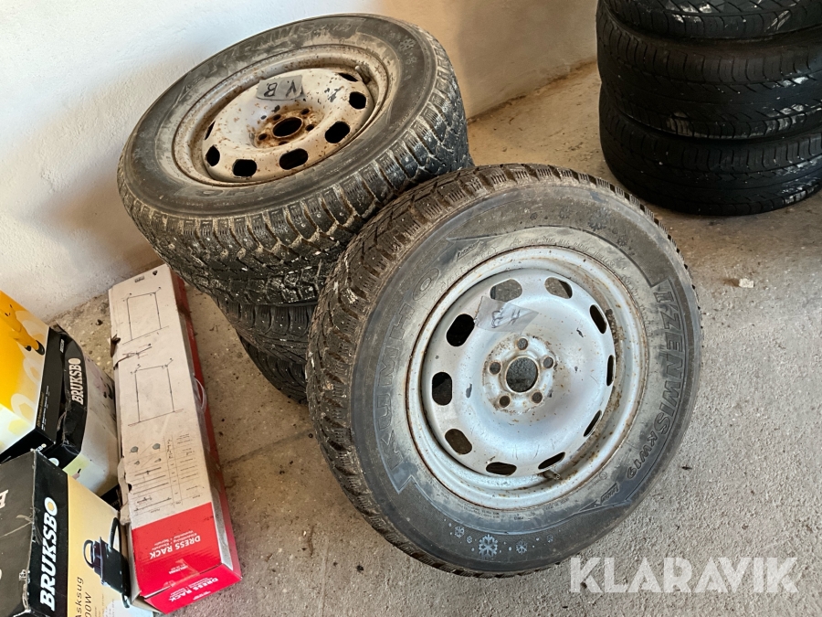 Vinterdäck på fälg Kumho 215/65R15