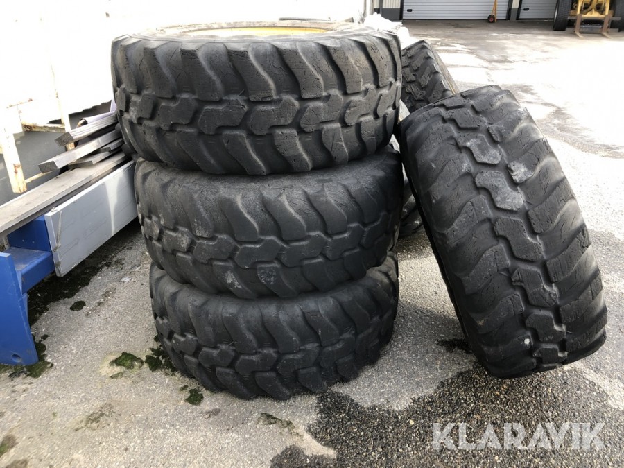 Hjul till mindre lastmaskiner Dunlop däck SP T9 8-bult fälg 4 st