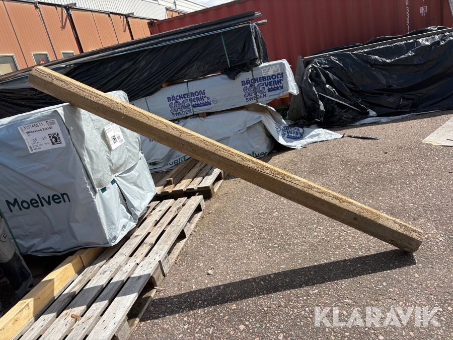 8-kantig massiv stolpe gran