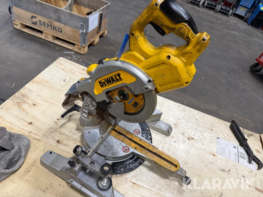 Kap & geringssåg Dewalt DWS777-QS