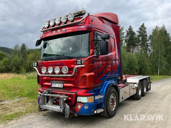 Lastväxlare Scania R480 tridem med plogutrustning