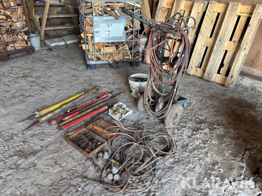 Svetsställ med slangar och svetspinnar