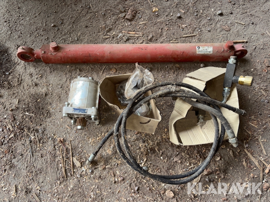 Hydraulpump med hydraukolv med slang