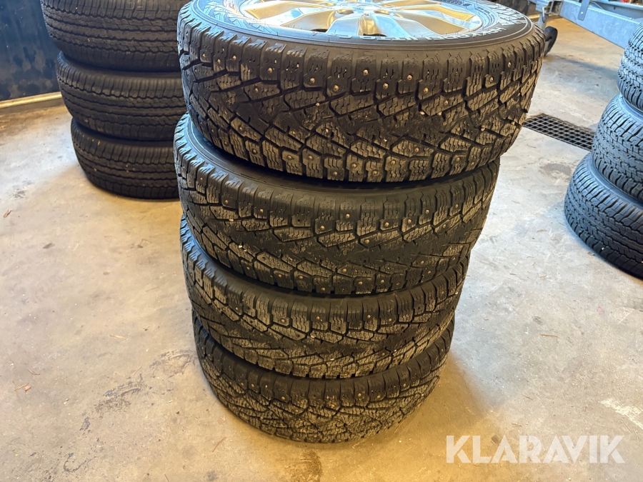 Personbilsdäck 205/65r16c Nokian Hakkapeliitta med fälg 4st
