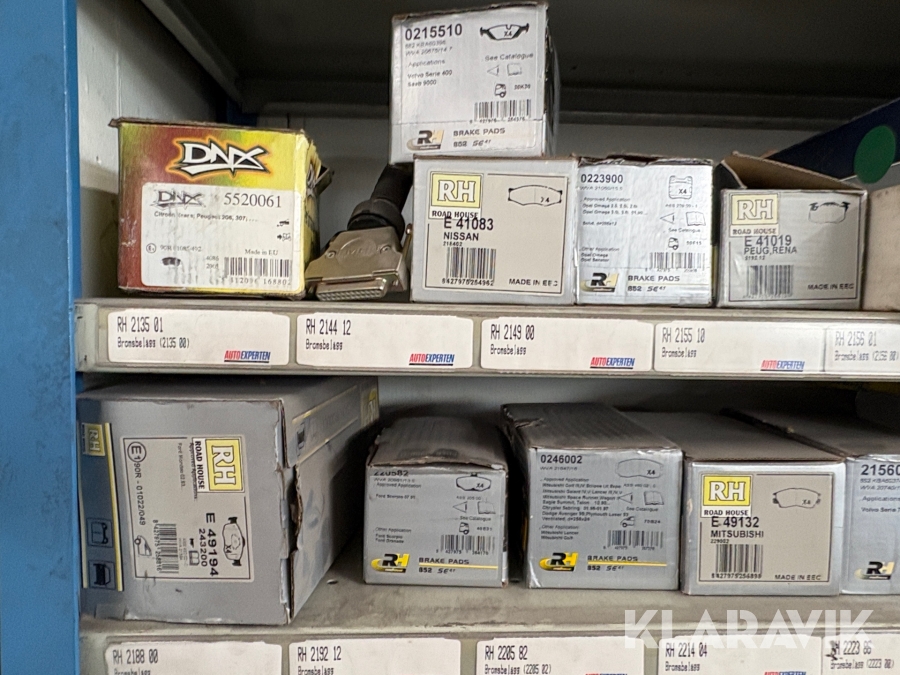 Reservdelar och hylla