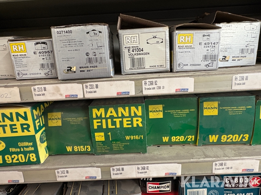 Reservdelar och hylla