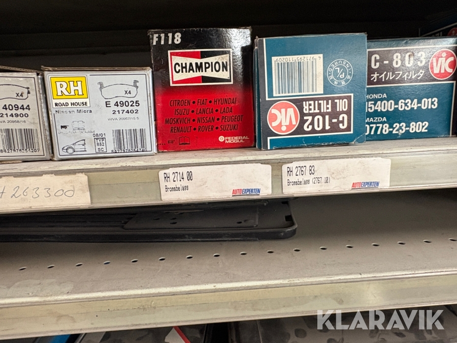 Reservdelar och hylla