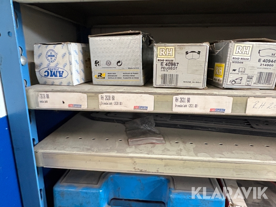 Reservdelar och hylla