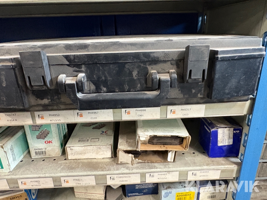 Reservdelar och hylla