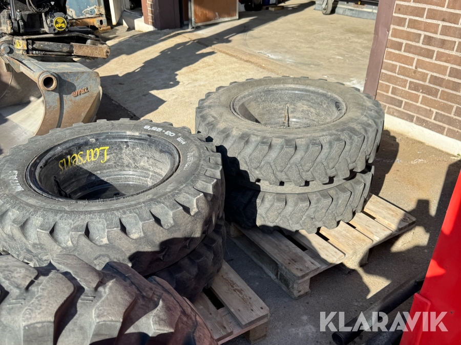 Däck till hjulgrävare Mitas 8.25-20 EM 4st