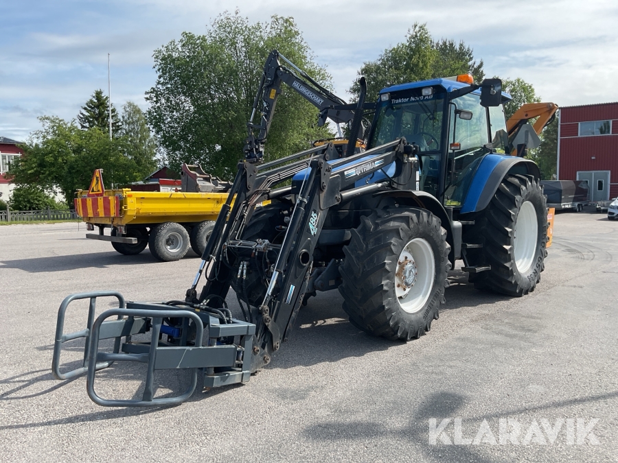 Traktor New Holland TM135 4WD med redskap