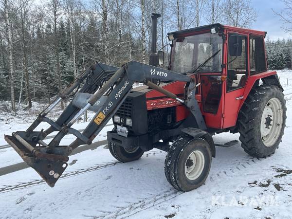 Traktor Volvo BM Valmet 605 med frontlastare och redskap