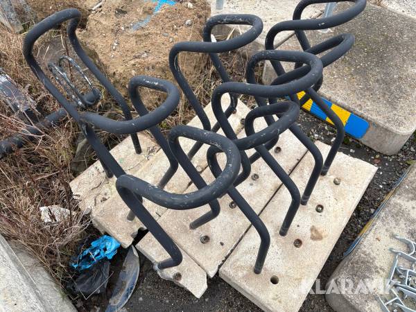 Cykelställ med betongfundament