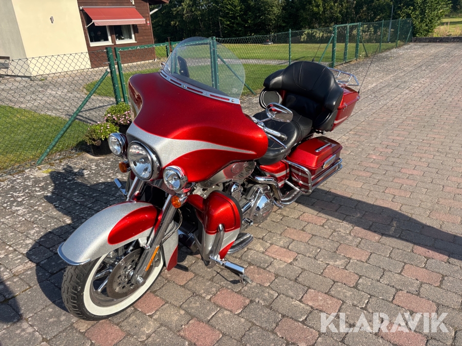 Motorcykel Harley Davidson FLHTCU