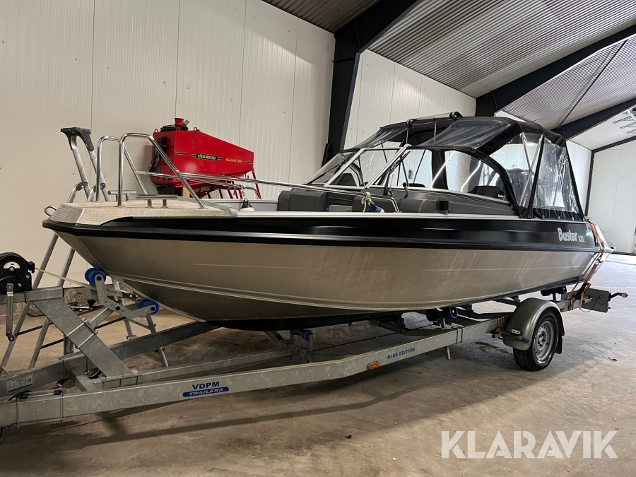 Motorbåt Buster XXL med släp