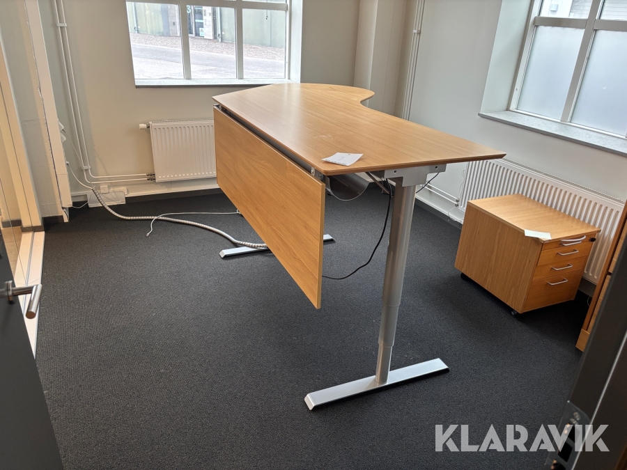 Skrivbord Kinnarps höj & sänkbart