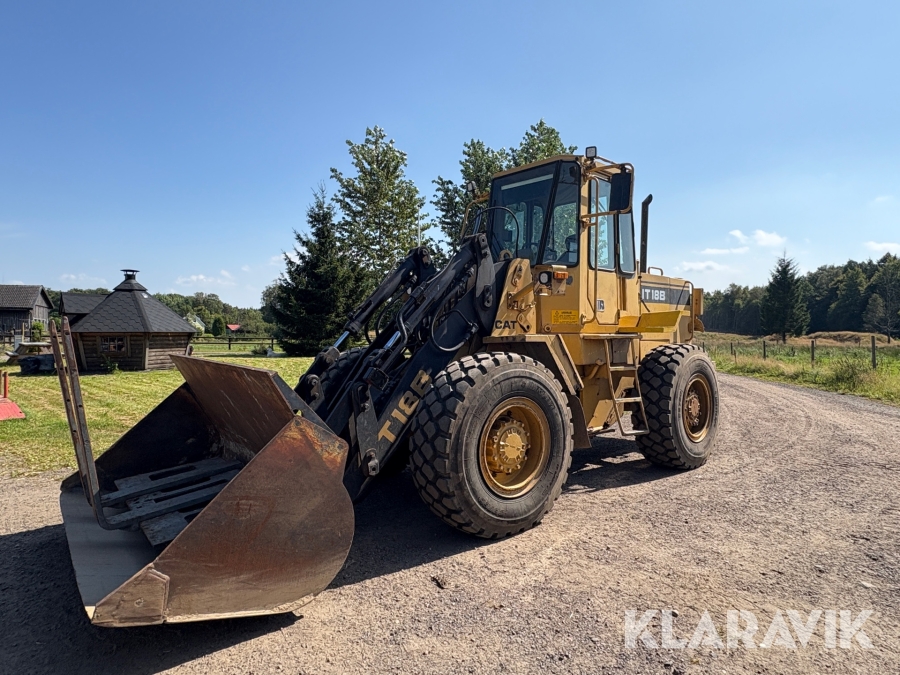 Hjullastare CAT IT18B med skopa och gafflar