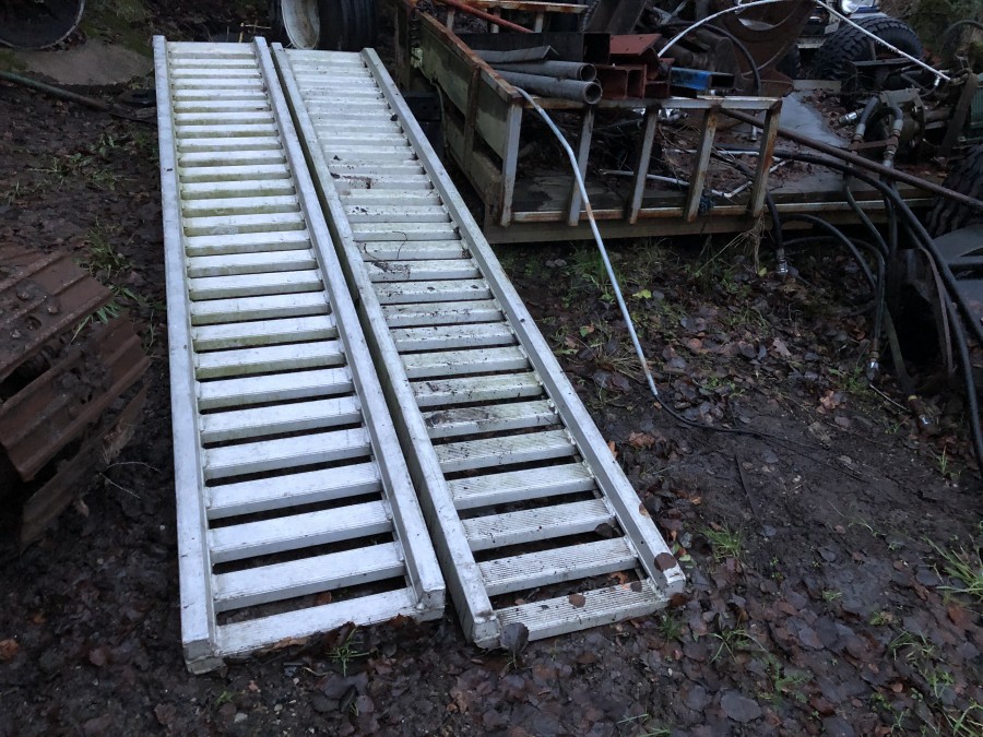 2 st uppkörningsramper för grävmaskin