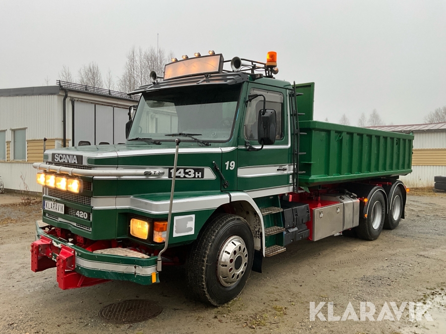 Veteranlastbil Scania T143 med flera påbyggnationer