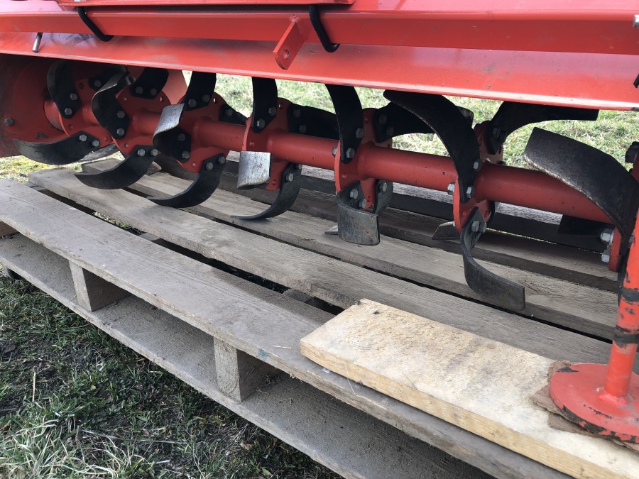 Klaravik Auktioner Jordfräs Kuhn EL43150