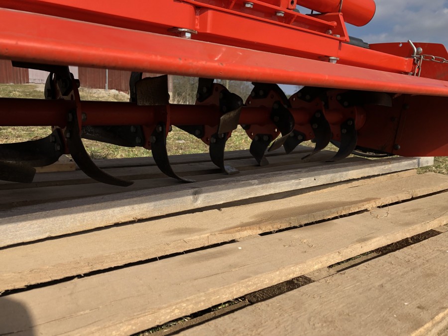 Klaravik Auktioner Jordfräs Kuhn EL43150