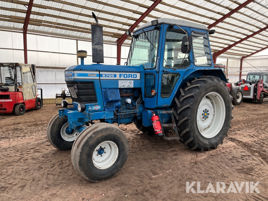 Traktor Ford 6700