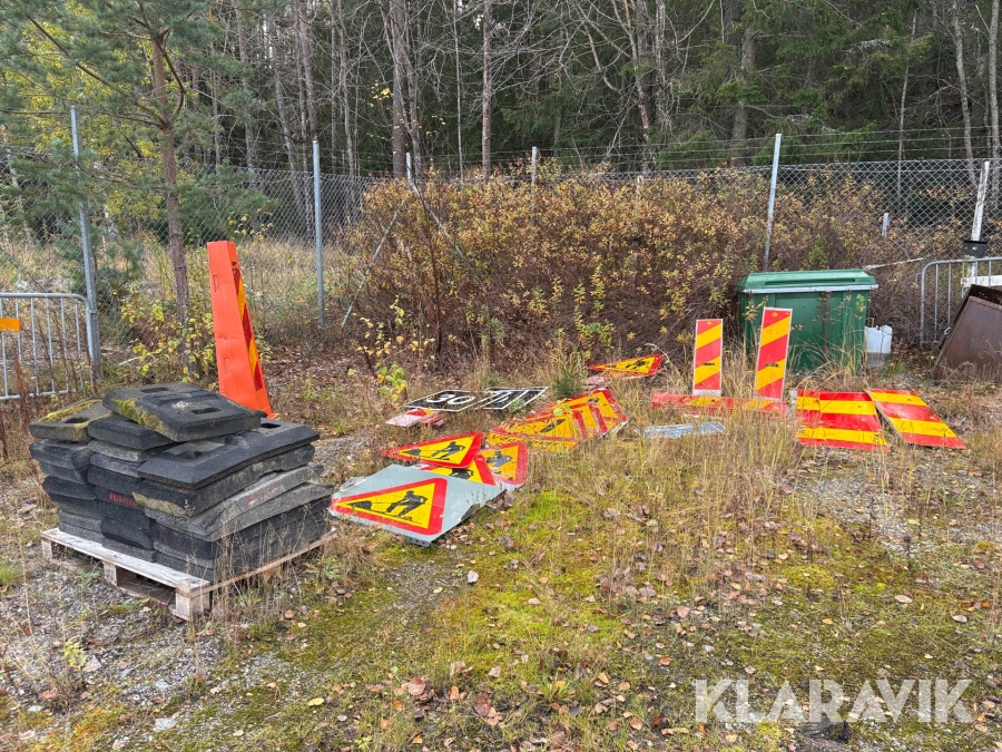 Parti med skyltar & fötter