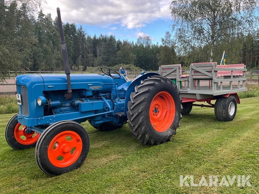 Veterantraktor med kärra Fordson Major