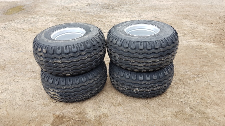 4st Däck till traktorkärra (NYA)