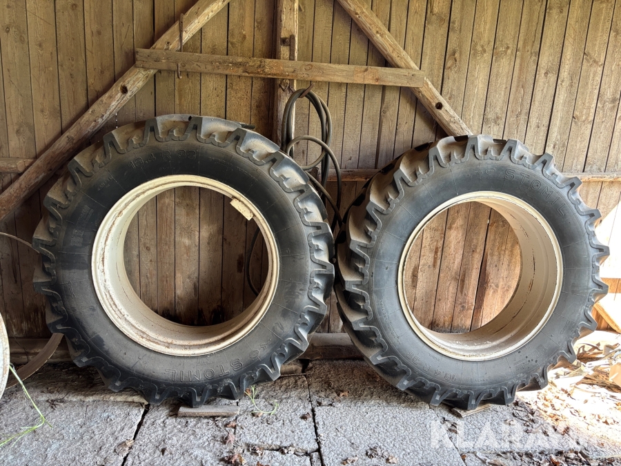 Dubbelmontage Stomil 18.4 R38 med ringar och spännare 2 st