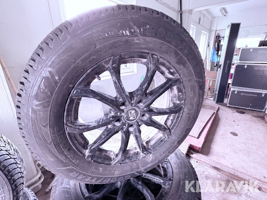 Dubbdäck på fälg Goodyear 265/60R18 1st