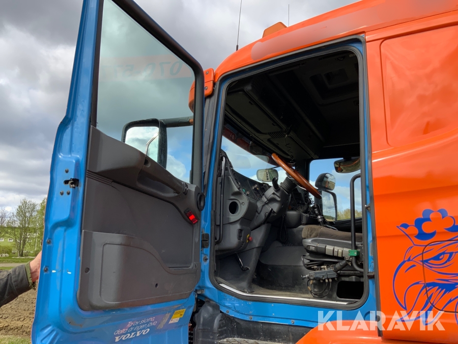 Lastbil Scania 164G plogutrustad