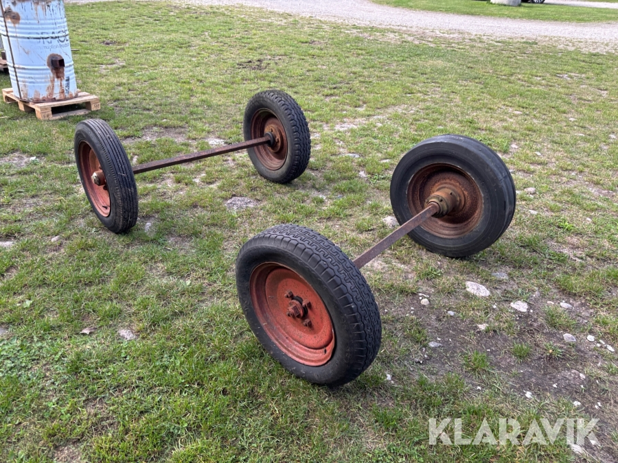 Hjulaxel med däck 2st