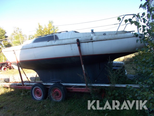 Segelbåt   6,80 x 1,50 Komplett med master, segel och kärra 