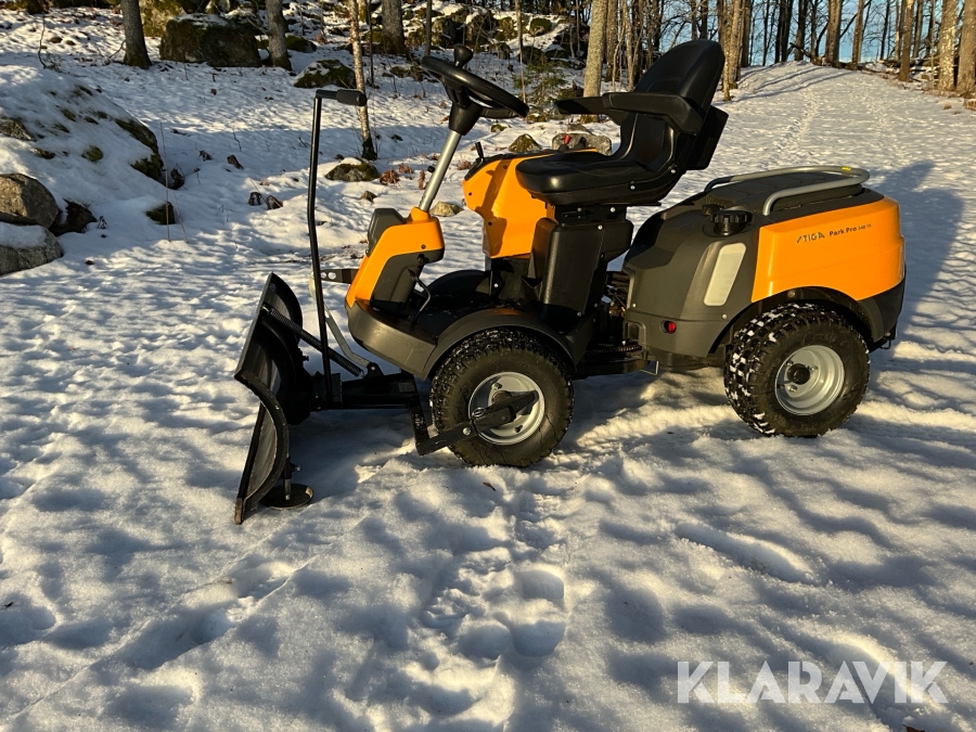 Åkgräsklippare Stiga Park Pro 340 ix med klippaggregat och snöplog