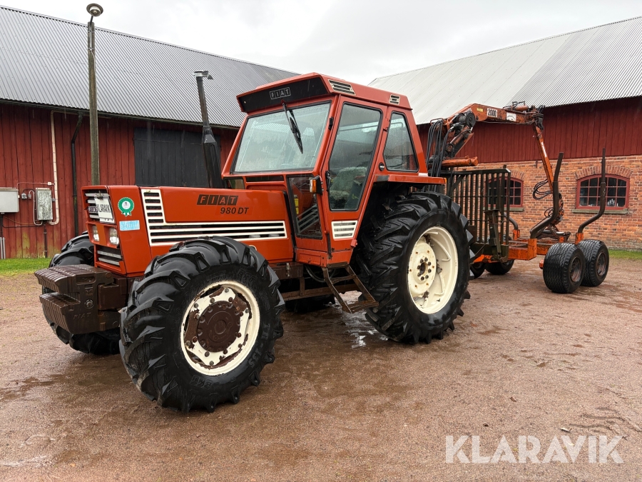 Traktor Fiat 980 DT med skogskärra