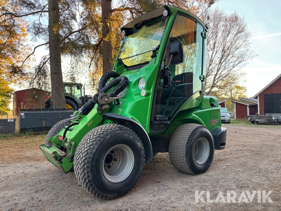 Kompaktlastare Avant 640 med redskap