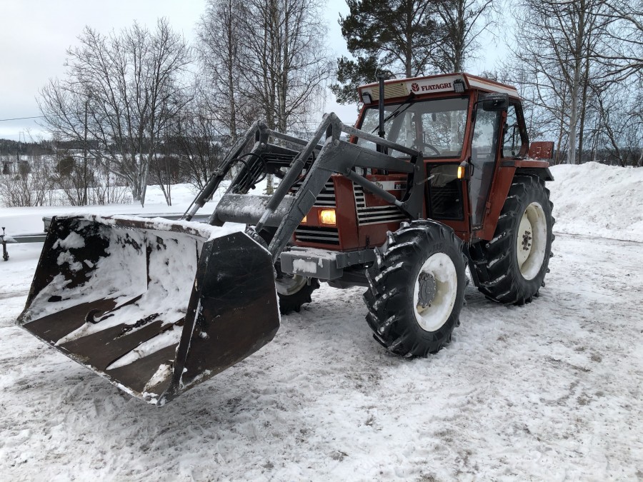 Jordbrukstraktor Fiat 70-90 DT