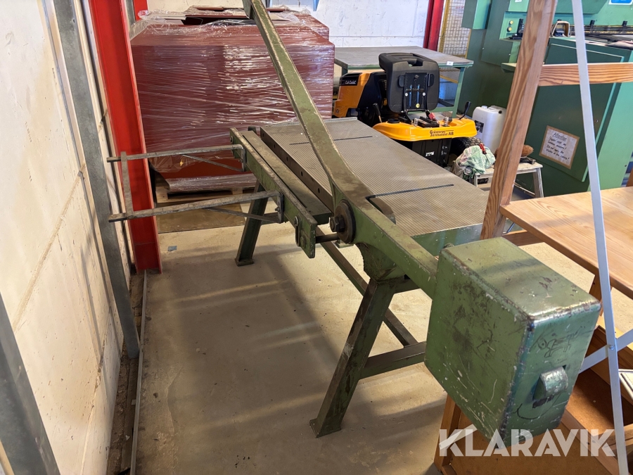 Slagsax med bord och extra stål