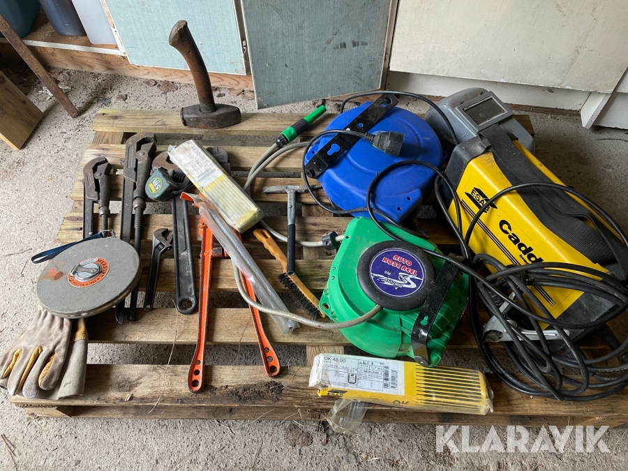 Pall med diverse: Svets, sladd & slangvinda med mera