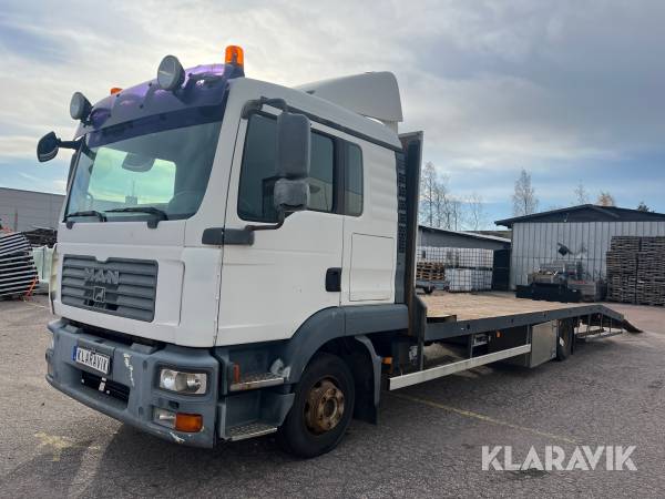 Fordonstransport MAN TGL 12. 240 med vinsch