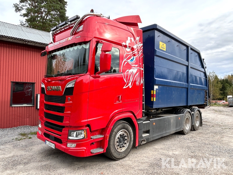 Lastväxlare Scania S530 6x2, med timmerkran