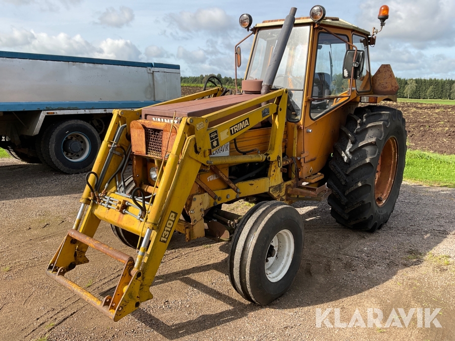 Traktor Valmet 903 med frontlastare