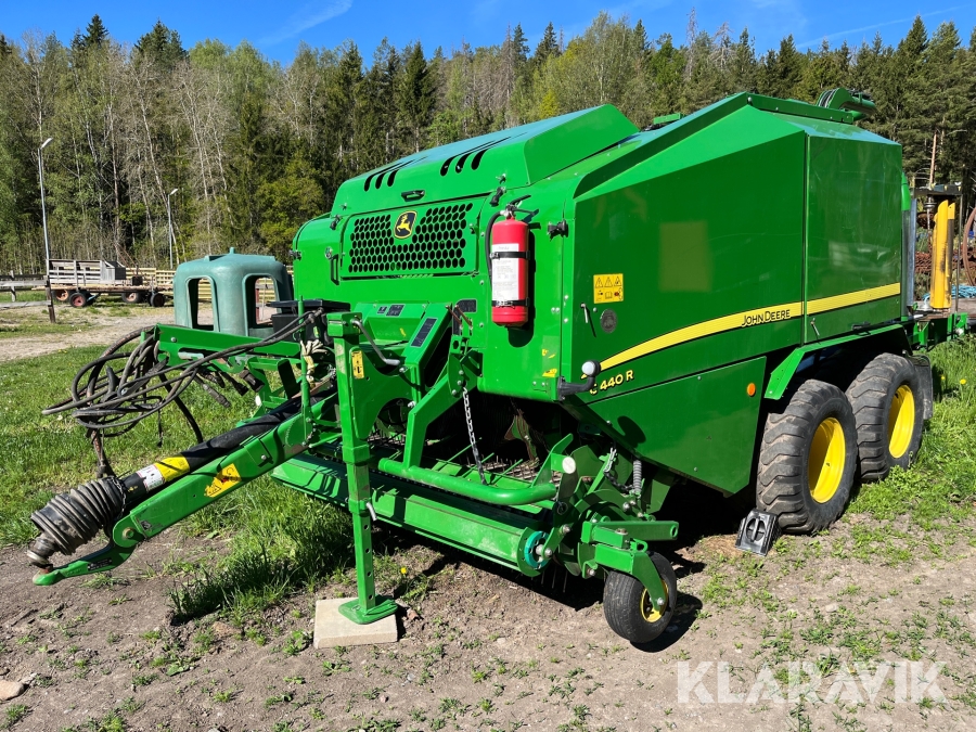 Rundbalspress John Deere C440R