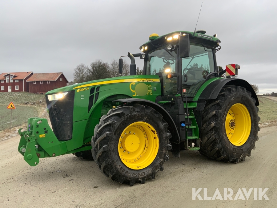 Traktor John Deere 8320R frontlyft/gps